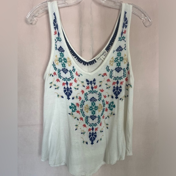 Love on a Hanger White Embroidered Tank Top - Picture 1 of 3